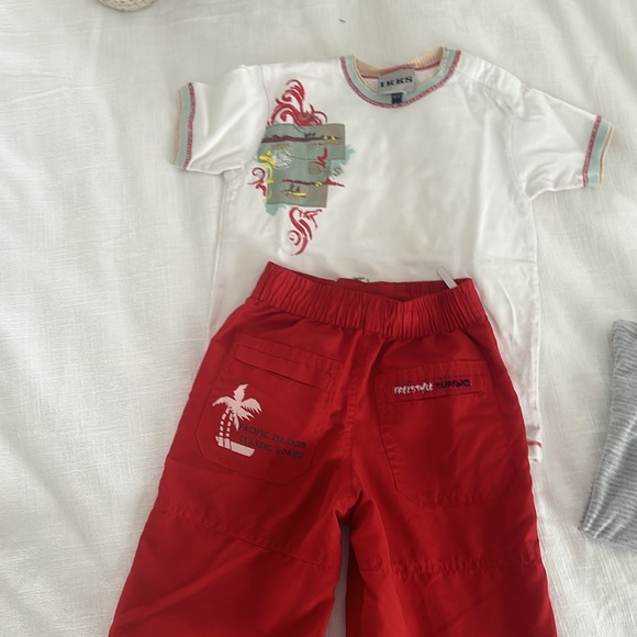 Boys Designer brand Shorts set w/ 2 tops - Picture 3 of 5